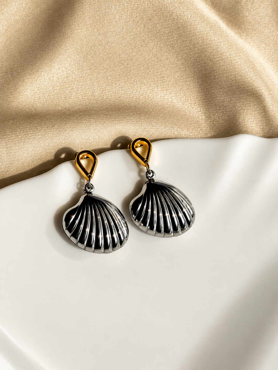 Metallic Scallop Shell Drop Earrings
