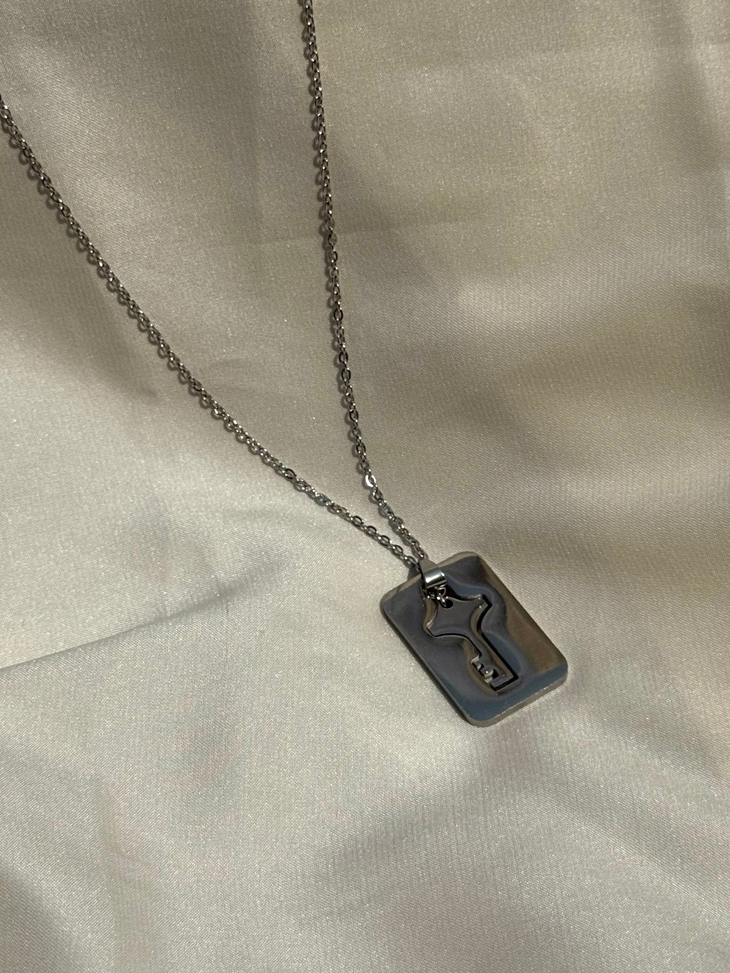 silver key-hole pendant necklace