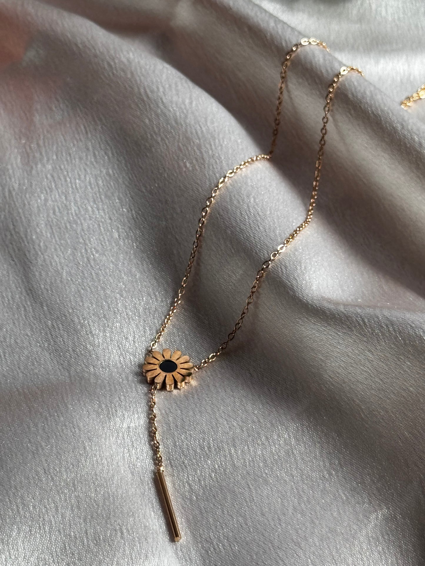 Flora Bar Pendant chain