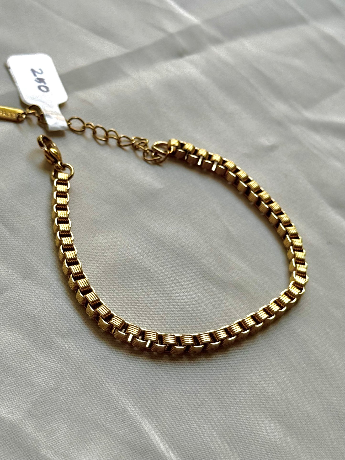 Textured Venetian Box Chain